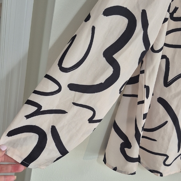 Stylish Black and Cream Long Sleeve Womens Plus 3X Blouse - Picture 3 of 9